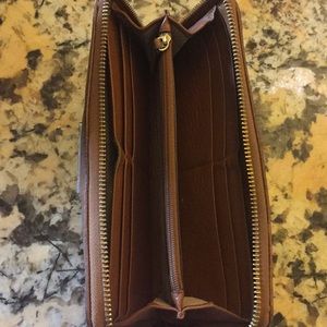 Michael Kors Bags - Michael Kors wallet Michael Kors Bags - Michael Kors wallet